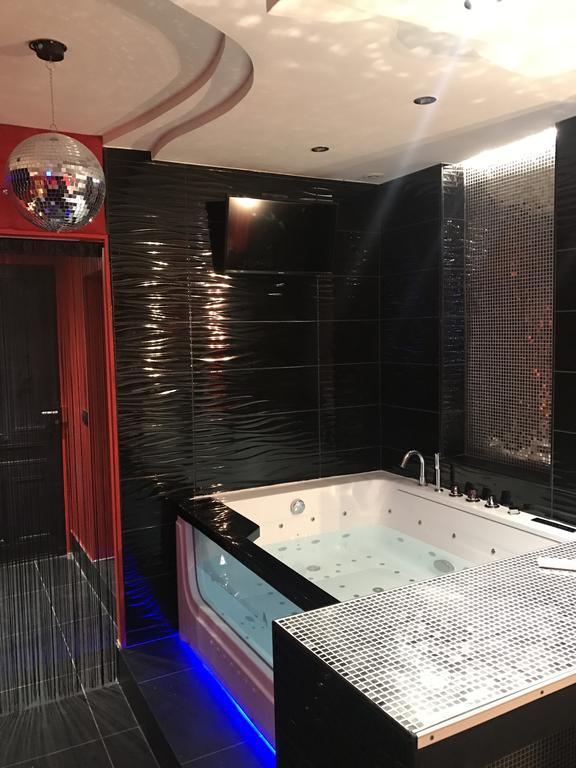 Le Cabaret Vip Spa Lyon Exterior foto