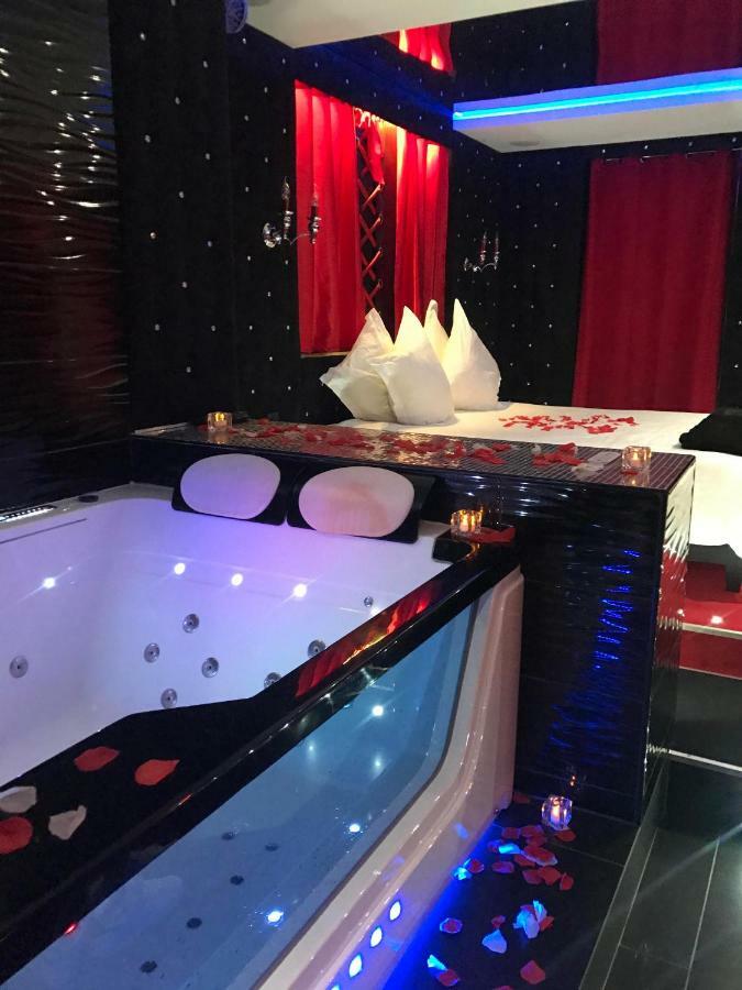 Le Cabaret Vip Spa Lyon Exterior foto